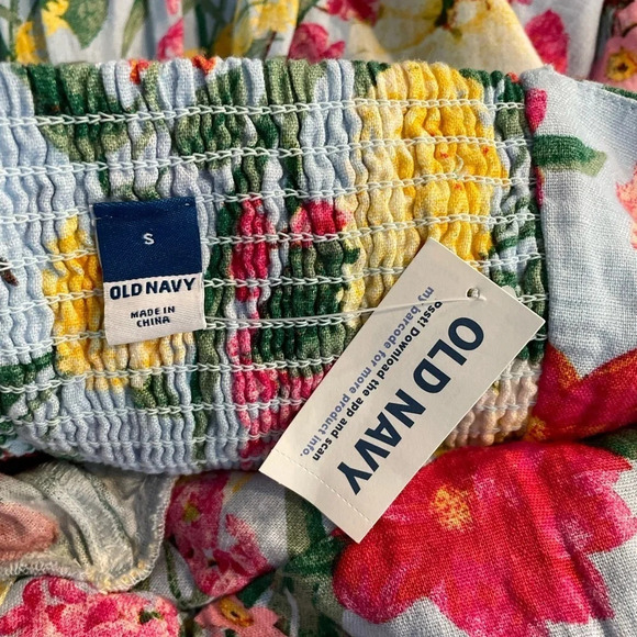 NWT Old Navy (2022) Twist Front Crop Jumpsuit in Multi Floral Size Small - Picture 2 of 12